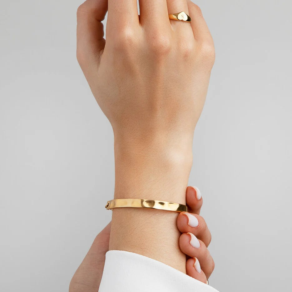 How to size your bangle for the perfect fit