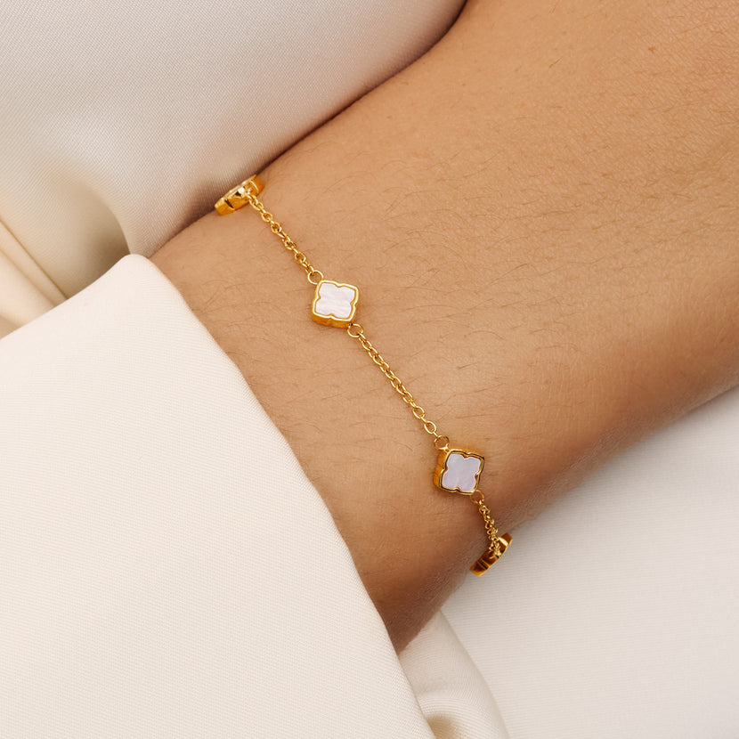 Belgravia Pearl Watch 23 & Crystal Bracelet Set (Gold)